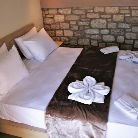 Stone Bay In Messinia Kalamaki Area チラニ